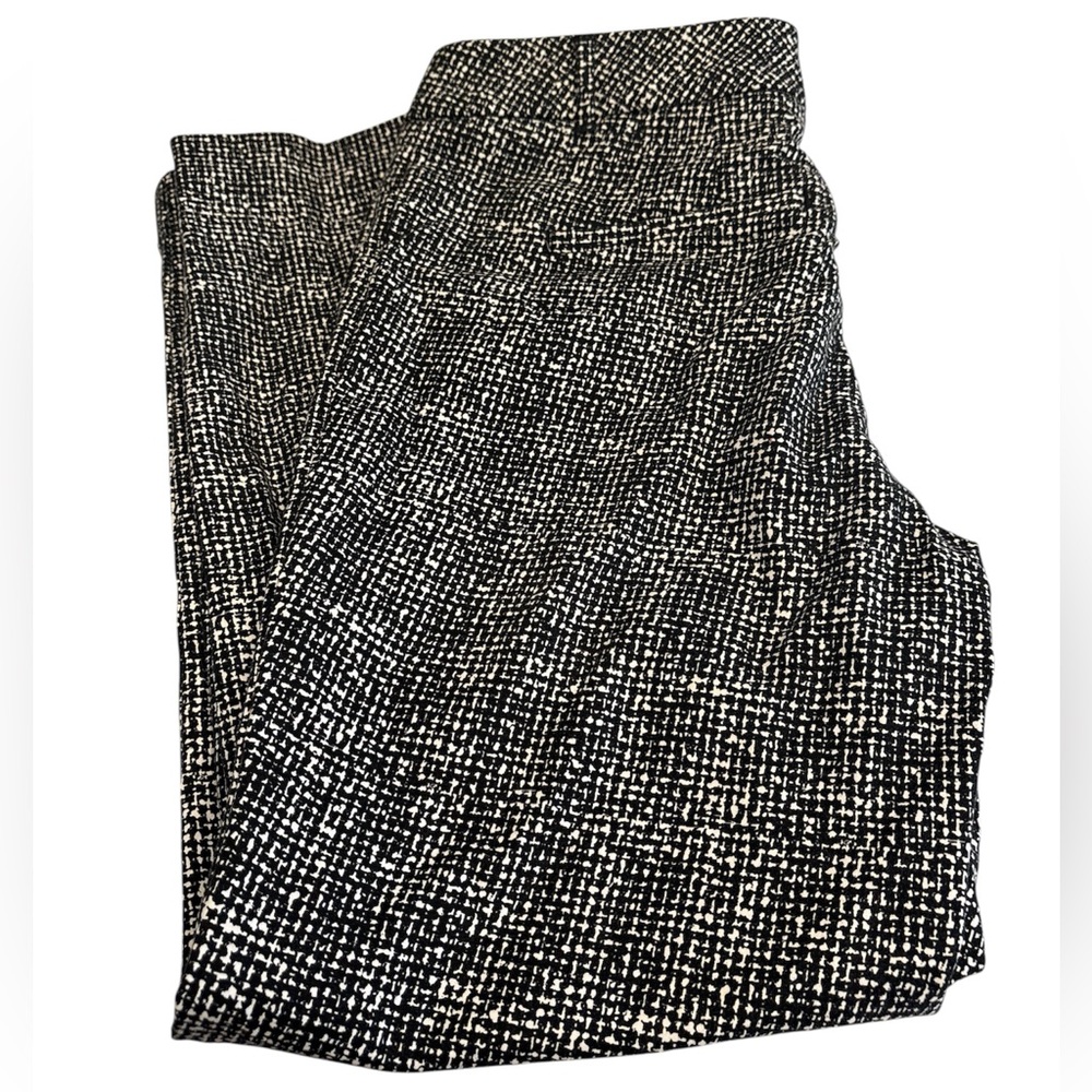 White House Black Market pants slim ankle button/zipper pockets Size 6 regular
